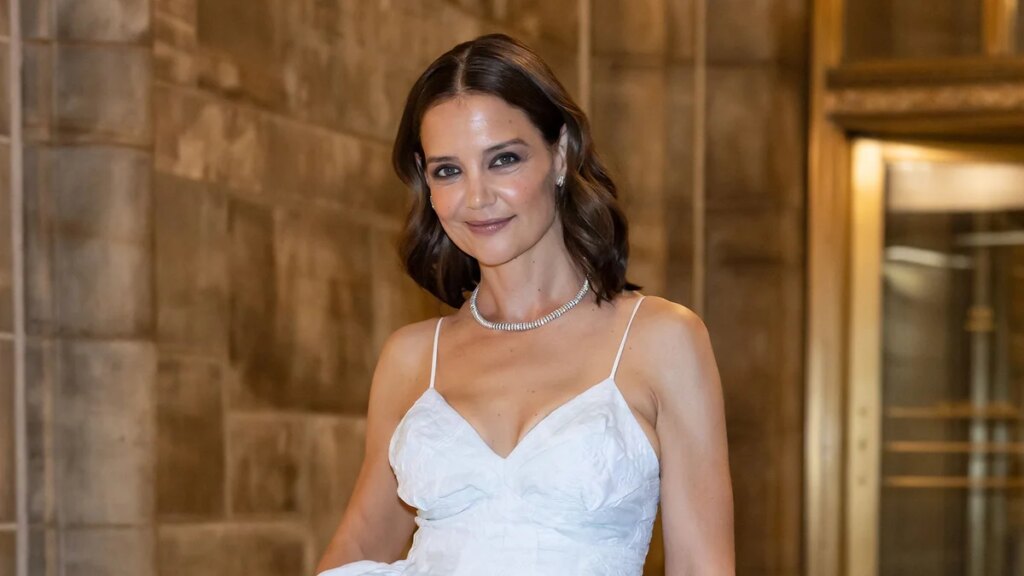 Katie Holmes y su madre Kathleen se gemelas con vestidos distintos para una noche elegante en la ciudad