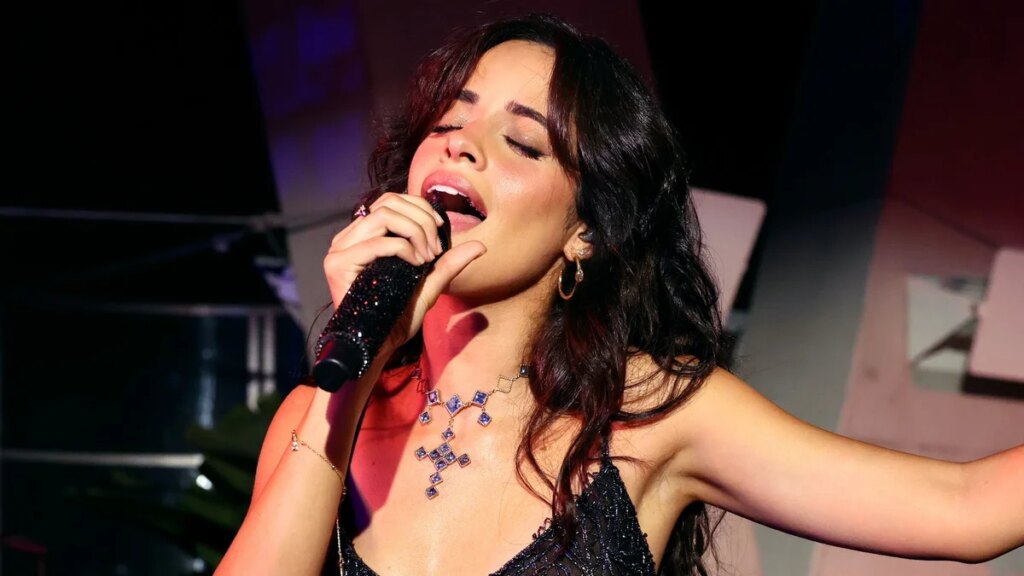 Camila Cabello sorprende a Laura Pausini con deseo de cumpleaños hecho realidad durante emotivo dueto en Miami de ‘Víveme’