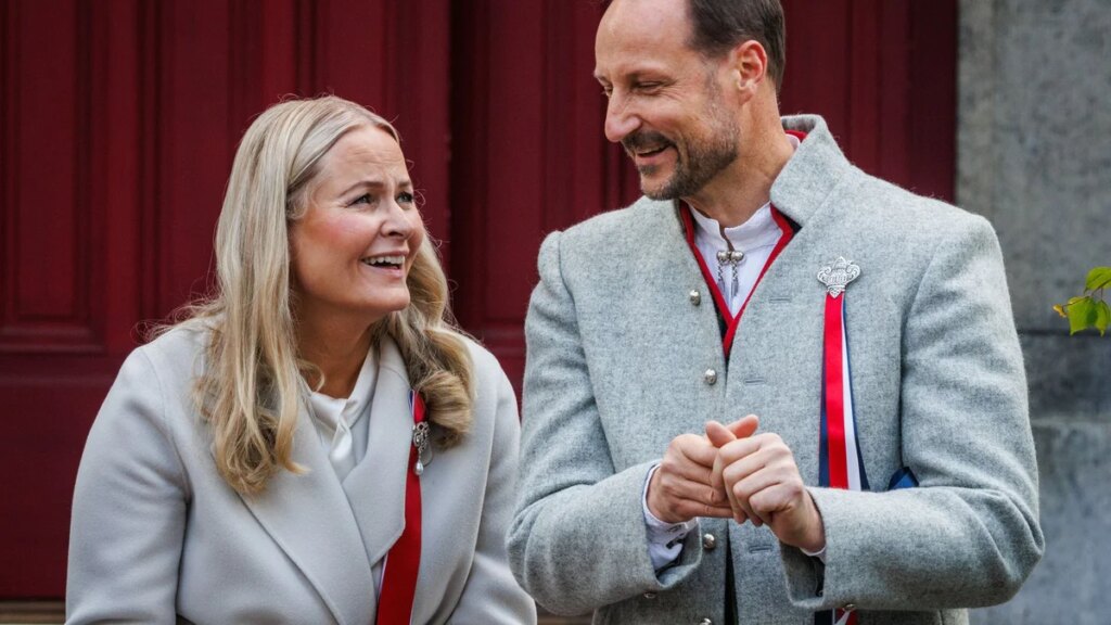 El Príncipe Heredero Haakon acorta su viaje a Japón mientras la condición de la Princesa Heredera Mette-Marit empeora