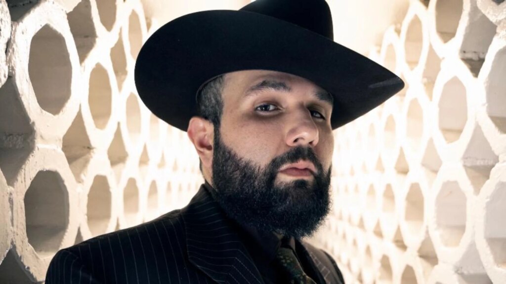 El nuevo álbum de Carín León ‘MUDA’ demuestra que la música regional mexicana ya no tiene fronteras