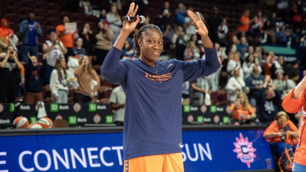 Tina Charles, estrella de la WNBA, se retira tras 14 temporadas