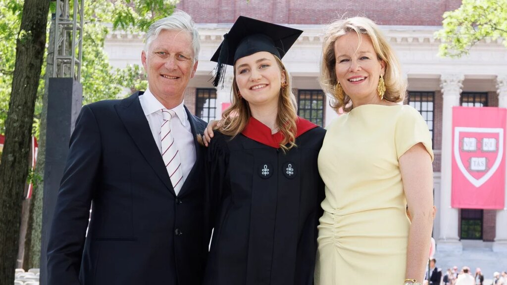 La princesa Isabel de Bélgica se gradúa de Harvard ante la mirada de sus orgullosos padres reales