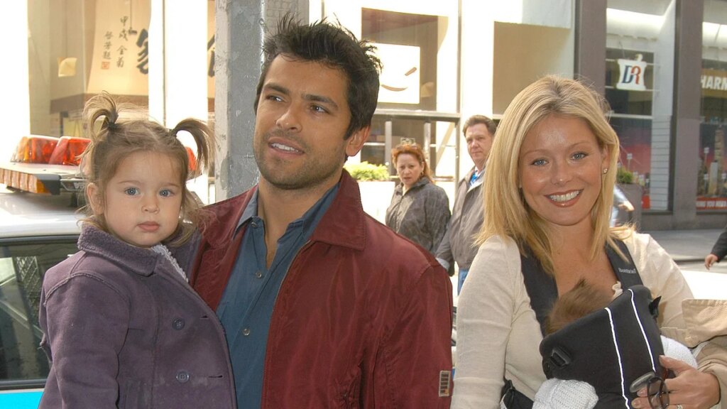 Kelly Ripa dice que la niñera le advirtió después de dejar a Mark solo con los niños