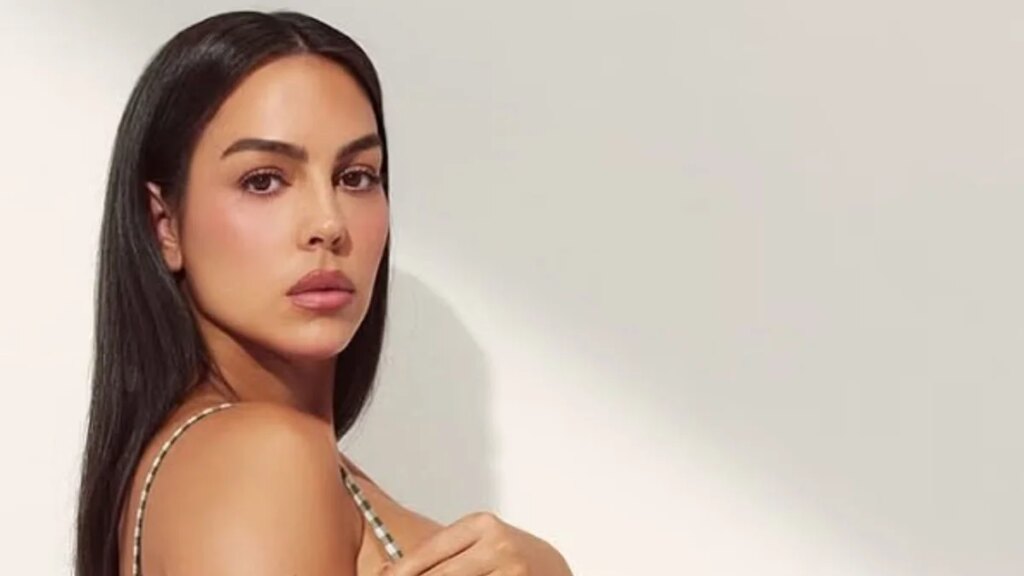 Georgina Rodríguez consigue una importante campaña de modelaje: la prometida de Ronaldo posa en bikini tanga para una marca italiana