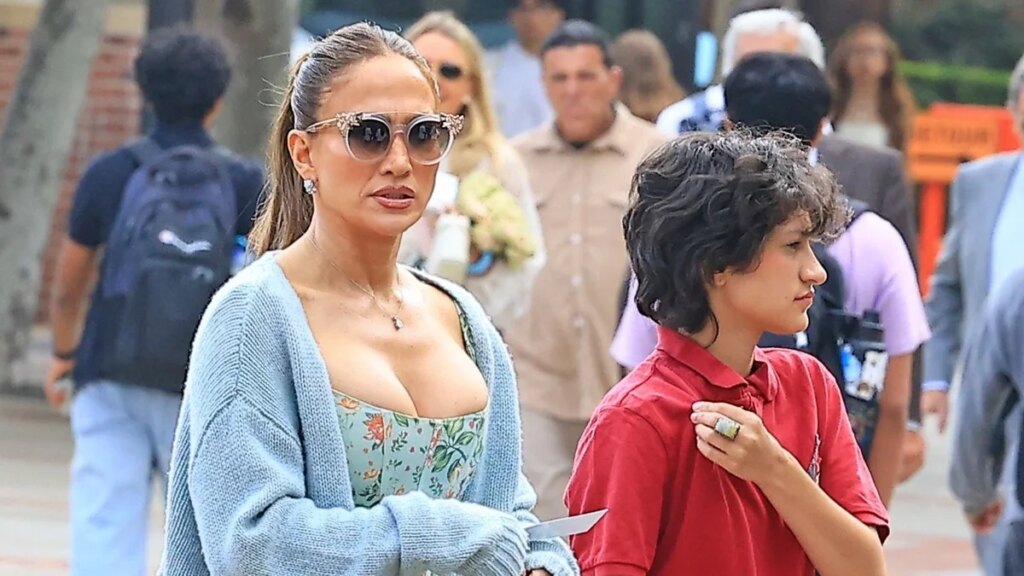 Jennifer López lucha contra las lágrimas y comparte un emotivo abrazo en la graduación de su hijo Max: vea las fotos