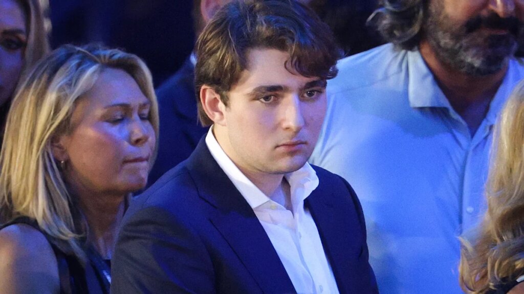 El nuevo look de Barron Trump hace que todos digan lo mismo sobre sus raíces eslovenas