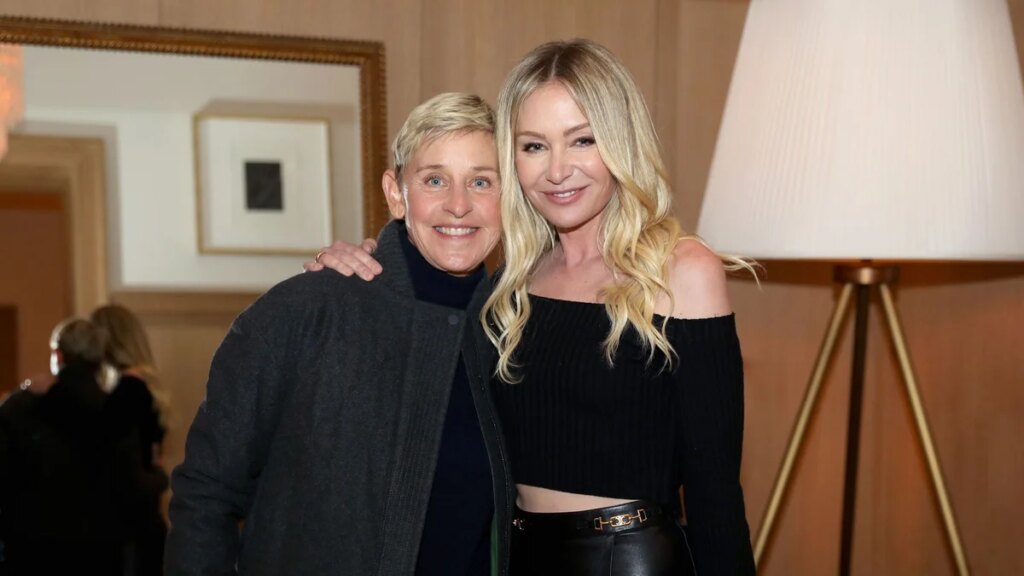 Ellen DeGeneres besa a su esposa Portia de Rossi durante unas vacaciones soleadas en un superyate con Kris Jenner