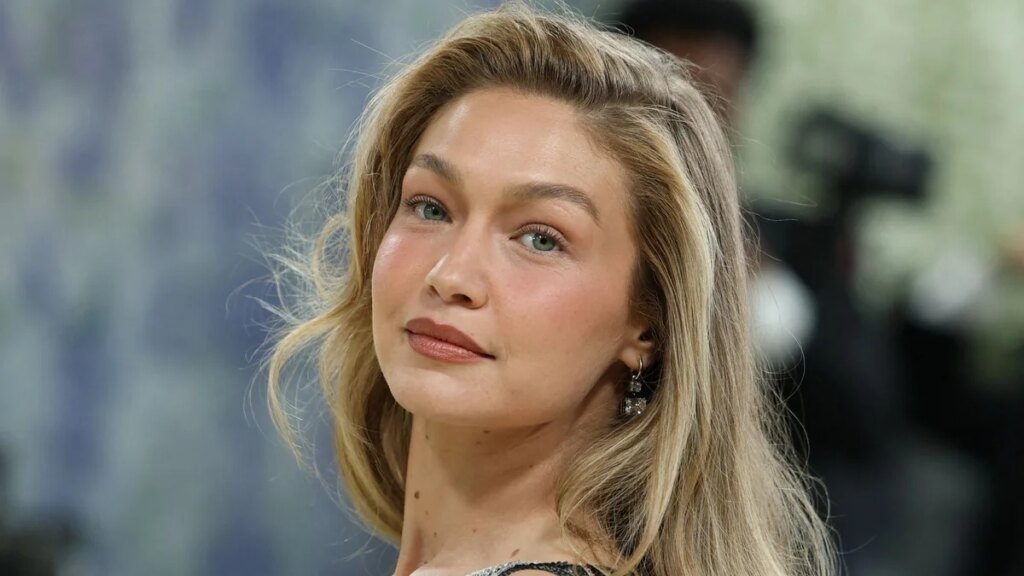 Gigi Hadid demuestra que el aeropuerto es una pista más con bolsos y equipaje de lujo