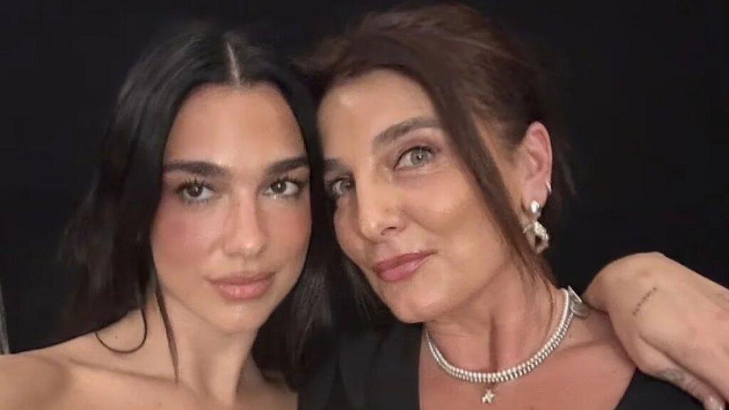 Dua Lipa demuestra que es la viva imagen de su madre Anesa con un homenaje de cumpleaños