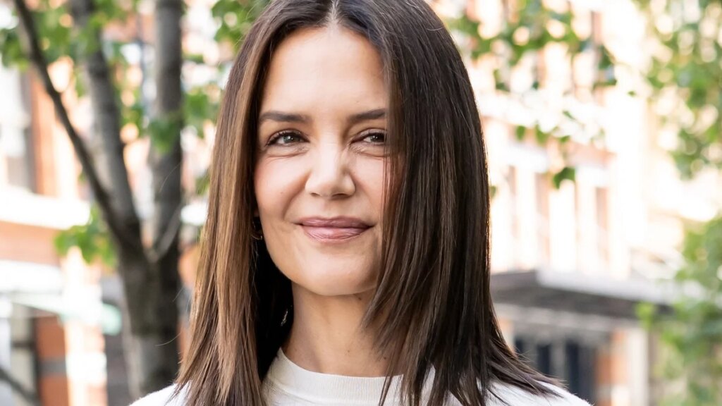 Katie Holmes llama la atención en el almuerzo del Festival Chanel Tribeca junto a Meg Ryan y Jodie Foster