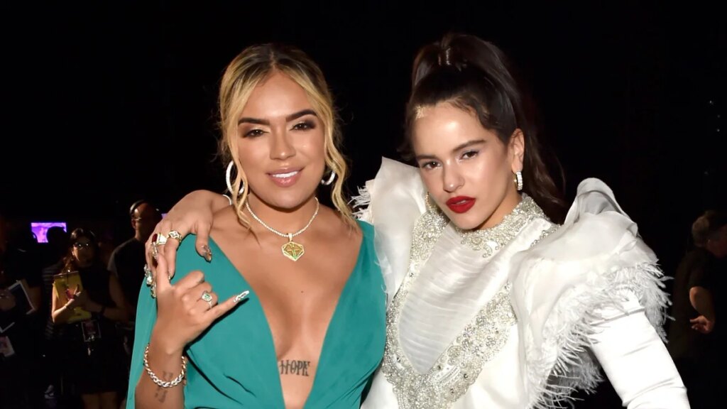 Rosalía recibe una desquiciada confesión de Karol G y su exnovio