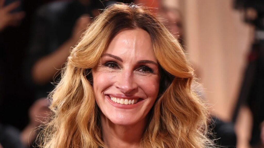 Julia Roberts comparte un dulce y raro momento con su hijo Phinnaeus durante una excursión