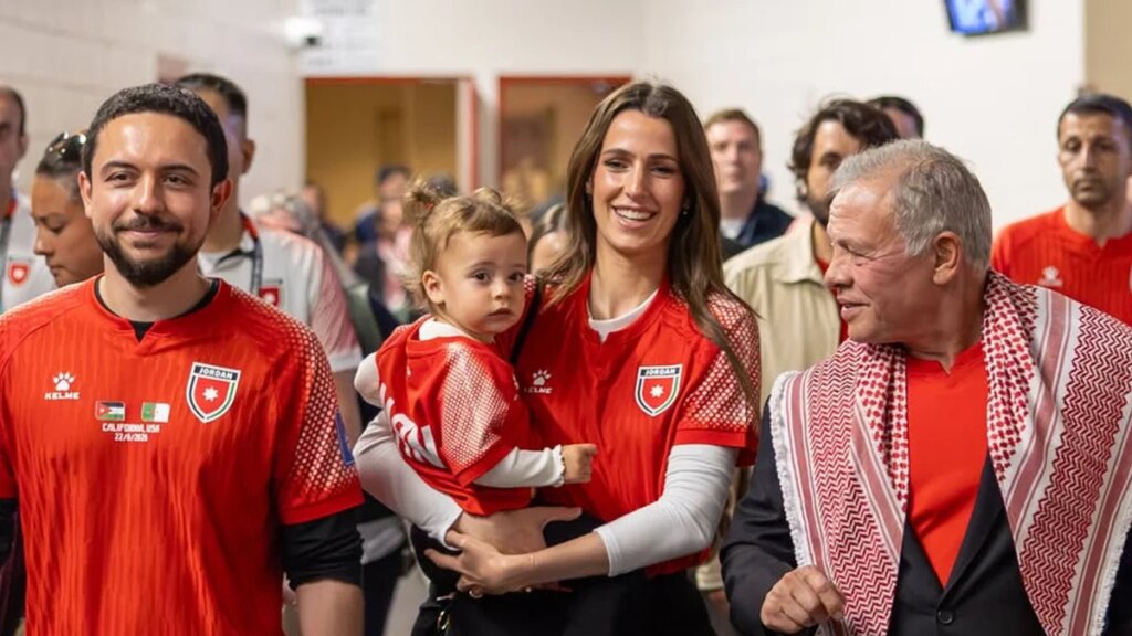 La princesa Iman de Jordania se roba el espectáculo en la Copa del Mundo mientras la Familia Real hace historia