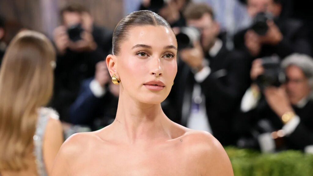 El ritual matutino de aceite de oliva de Hailey Bieber se vuelve viral, pero ¿realmente funciona?