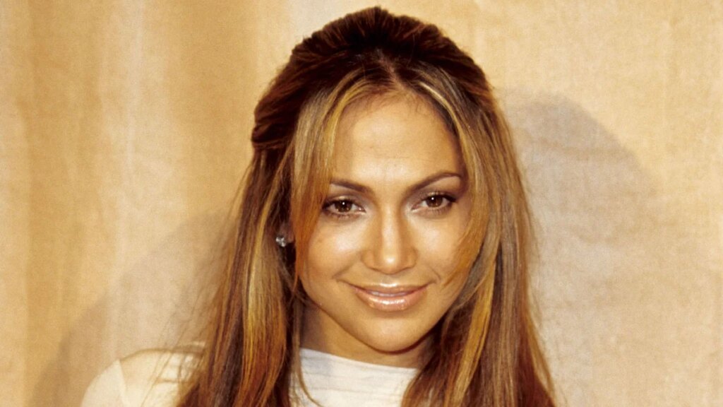 El look de maquillaje ‘Waiting for Tonight’ de Jennifer Lopez de 1999: el brillante momento de belleza que definió una era