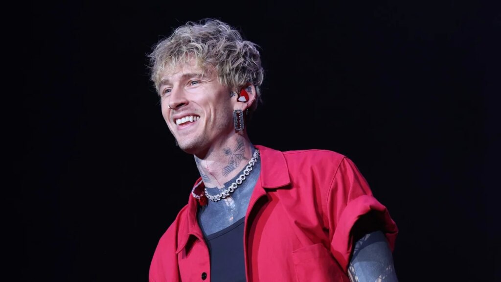 El tatuaje opaco de Machine Gun Kelly tuvo un efecto secundario aterrador