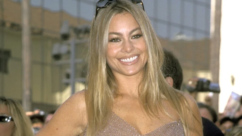 De Jennifer López a Sofía Vergara: 6 looks de verano de íconos del estilo latino que aún se sienten relevantes en 2026