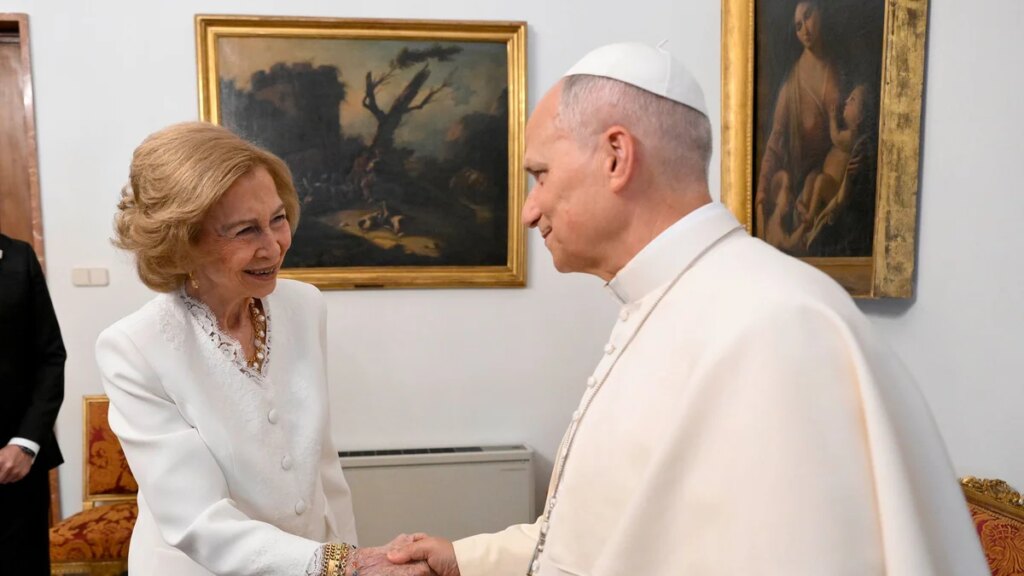 La Reina Sofía honra a la Princesa Irene con un emotivo homenaje durante la visita del Papa León XIV
