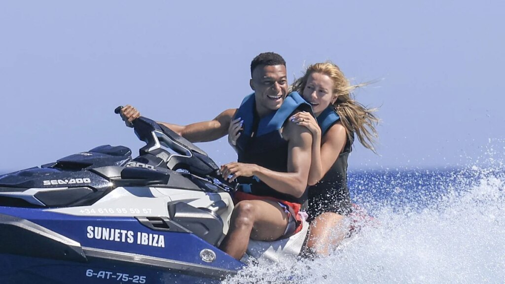 Ester Expósito y Kylian Mbappé comparten escapada romántica a Ibiza antes del Mundial 2026