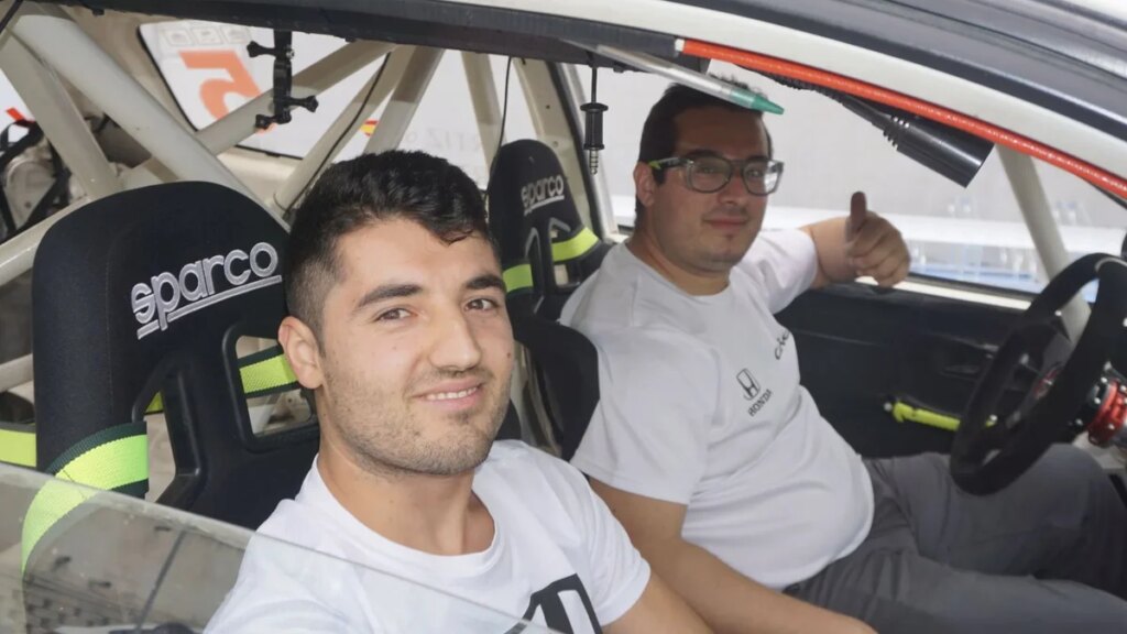 Muere Samuel Ortiz a los 30 años: piloto de rally muere en un accidente en España que dejó a su hermano en la UCI