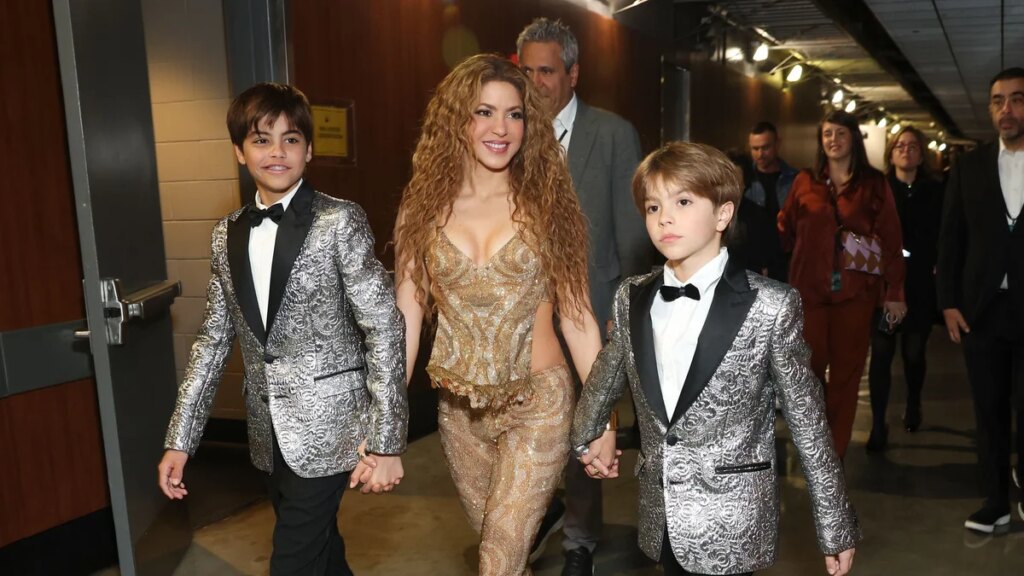 Shakira y sus hijos ven a Messi hacer historia en la Copa Mundial de la FIFA cuando Argentina se enfrenta a Austria