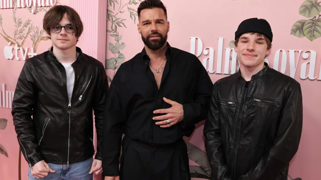 Ricky Martin inicia las vacaciones de verano con una divertida salida a los bolos con sus hijos Valentino y Matteo