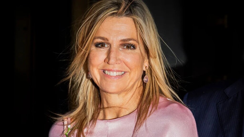 La reina Máxima llama la atención con un vestido de encaje y accesorios inesperados en Nijmegen