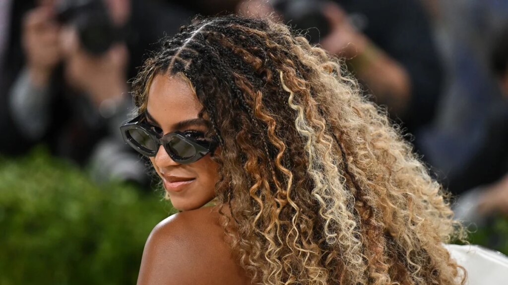 La interpretación de piano de Blue Ivy en el concierto de Jay-Z demuestra que es mucho más que la hija de leyendas vivientes de la música.