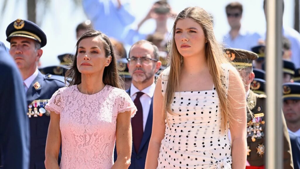 La infanta Sofía rinde sutil homenaje a la reina Letizia con un vestido de lunares reconocidos por los fans reales