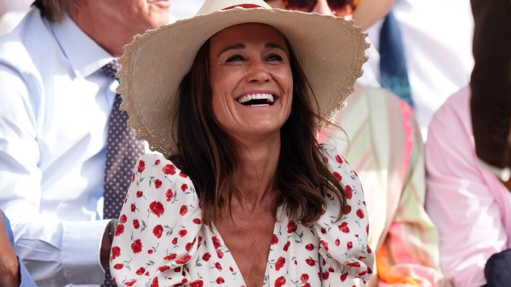 El regreso de Pippa Middleton a Wimbledon está marcado por un romántico vestido floral con sutil simbolismo británico