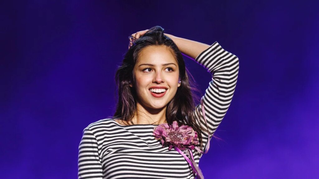 Olivia Rodrigo revela que es ’60 por ciento sorda’ del oído izquierdo durante una sincera entrevista