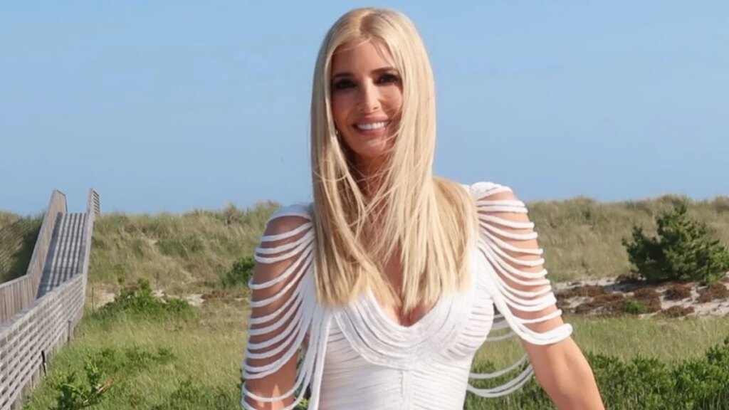 Ivanka Trump luce un vestido con flecos que realza la figura y tacones de tiras en la Fiesta Blanca de Michael Rubin