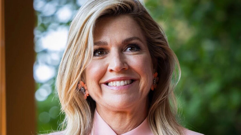 Las joyas esmeraldas de la reina Máxima se roban el espectáculo con un vibrante vestido verde con flecos durante el compromiso real