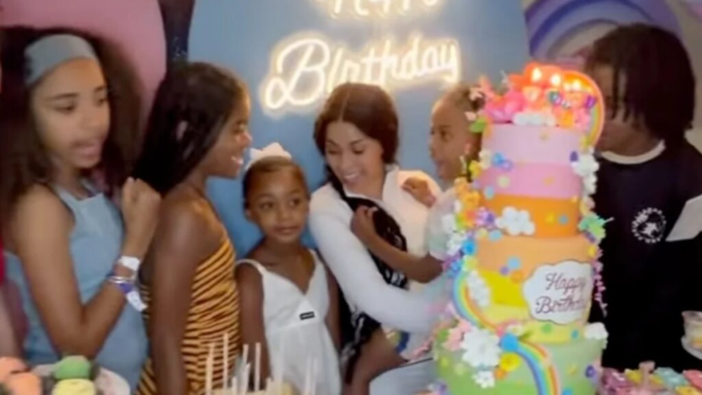 La celebración del cumpleaños de Cardi B para su hija Kulture, de 8 años, incluyó un jet privado