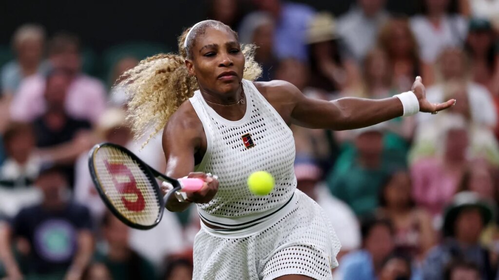 Serena Williams refleja su anillo de compromiso con una manicura de Wimbledon inspirada en diamantes en cada uña