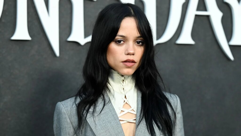 Jenna Ortega cambia el ‘miércoles’ por la barra de equilibrio en un nuevo y feroz drama deportivo