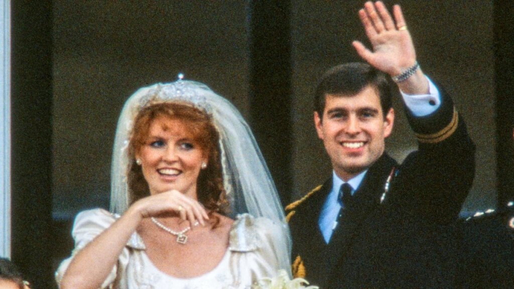 Sarah Ferguson usó el anillo de compromiso del príncipe Andrés durante años después de su divorcio. Entonces ¿dónde está ahora?
