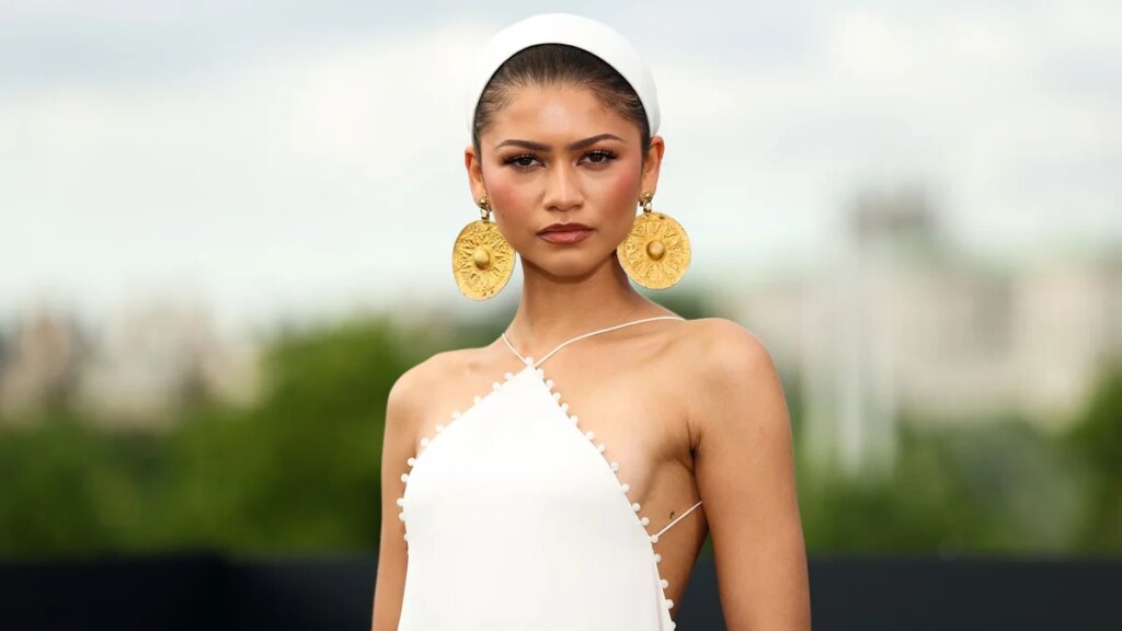 Zendaya canaliza el glamour de la diosa griega mientras promociona ‘La Odisea’ en Londres