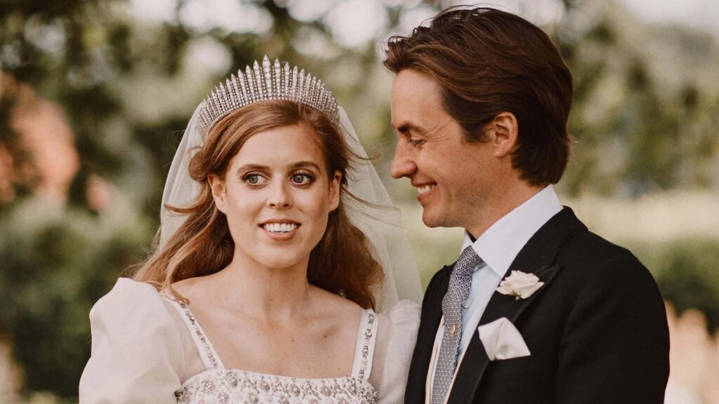 La princesa Beatriz honró a la reina Isabel con la tiara nupcial que sobrevivió al desastre de la boda real
