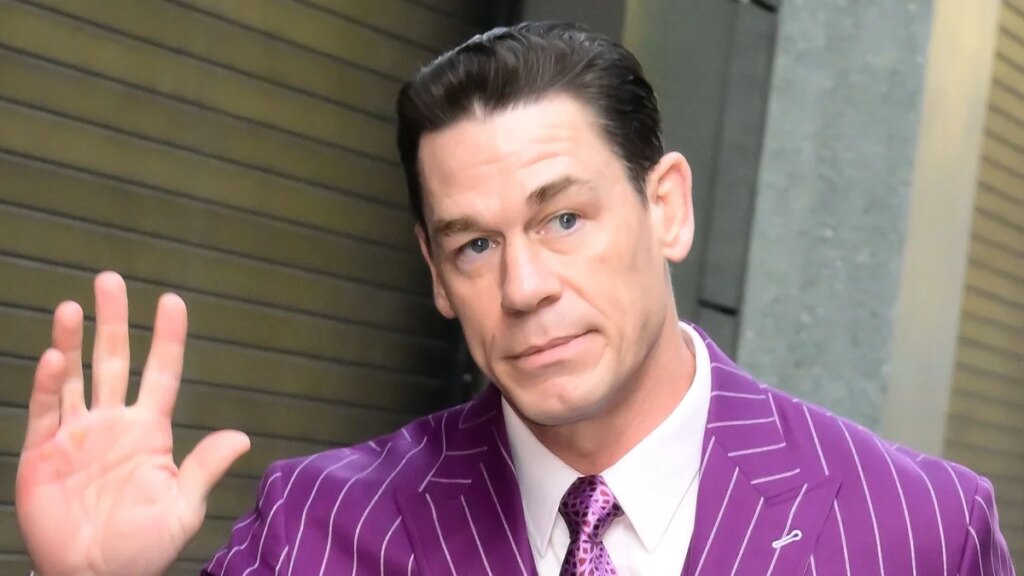 John Cena se afeita la cabeza para un segundo trasplante de cabello después de comentarios sinceros sobre la vergüenza masculina