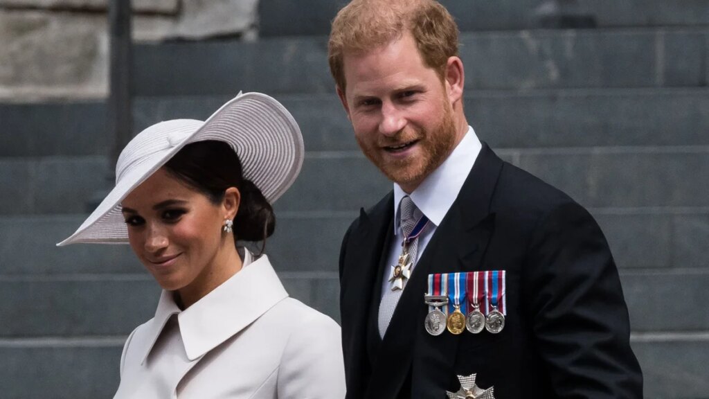 Archie y Lilibet llevan flores a la tumba de la princesa Diana en fotografías nunca antes vistas
