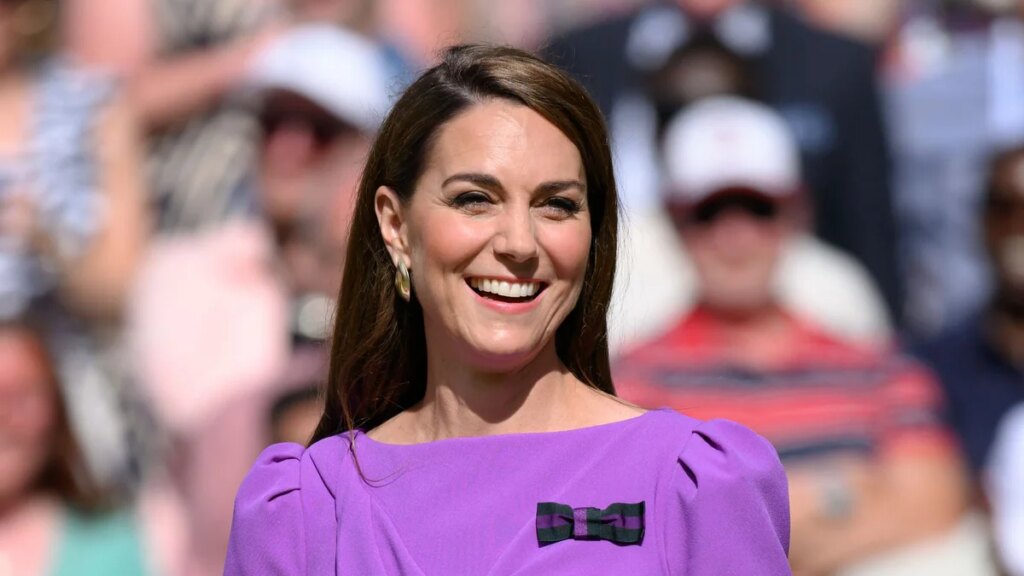 Kate Middleton y su hermano James se toman de la mano mientras completan el Desafío Three Peaks para una organización benéfica contra el cáncer.