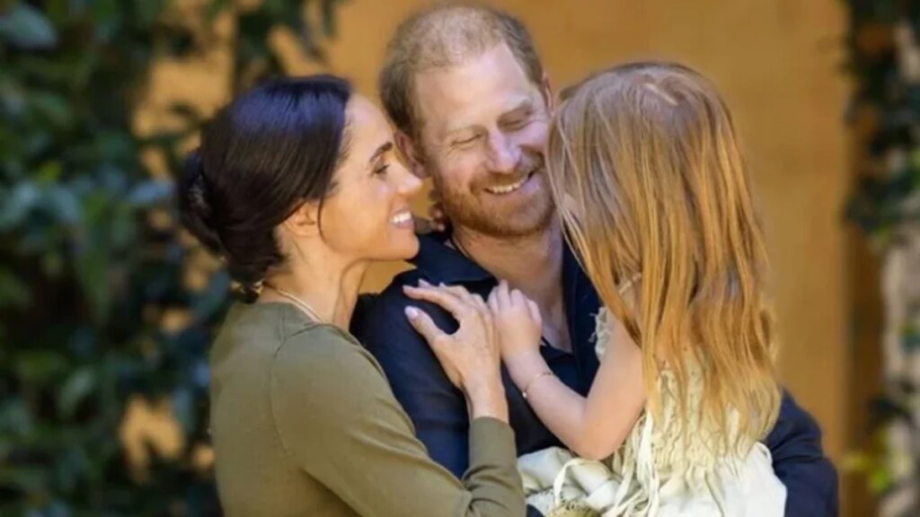 El rey Carlos se reúne con el príncipe Harry, Meghan Markle, Archie y Lilibet durante una rara visita al Reino Unido en medio de años de tensión familiar