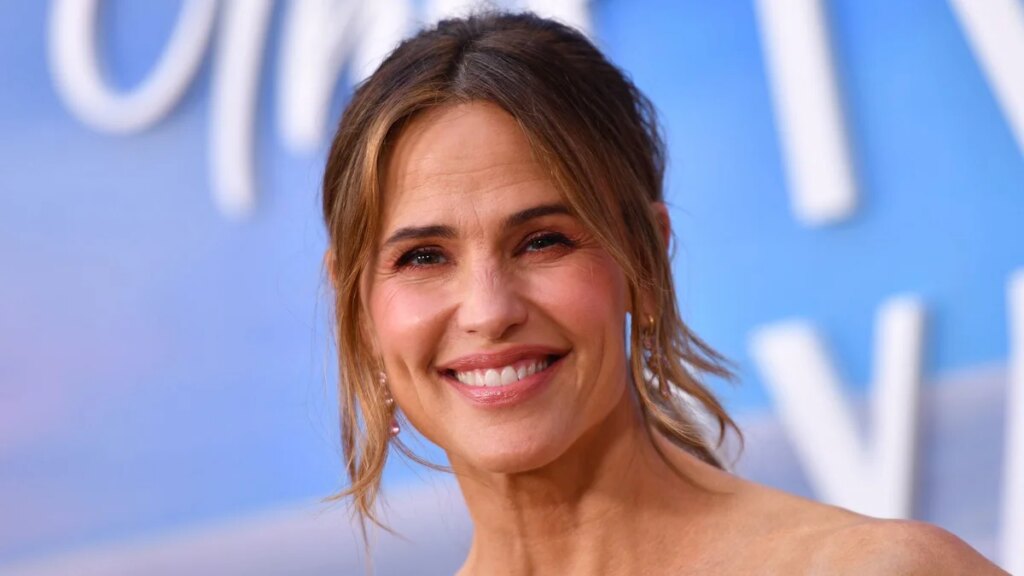 Jennifer Garner revela si sigue en contacto con su primer amor