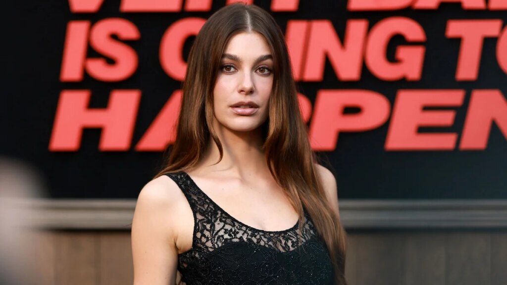Camila Morrone llama la atención con un diminuto bikini de hilo en una escapada romántica a Italia con Cole Bennett