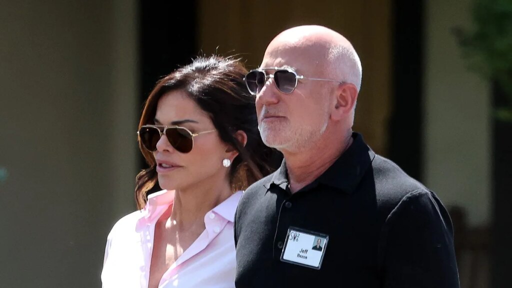 Lauren Sánchez Bezos y Jeff Bezos asistieron al partido de la Copa Mundial de la FIFA antes de dirigirse a la Conferencia Sun Valley.