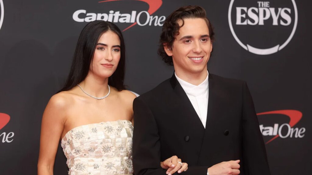 Marcello Hernández recibe apoyo de su novia Ana Amelia Batlle Cabral en los ESPY 2026