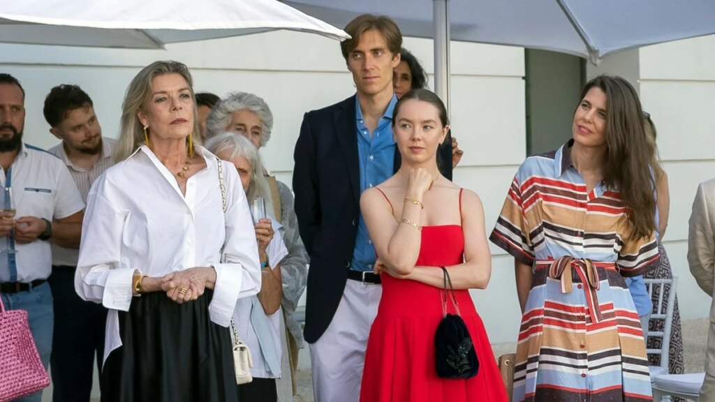 Carolina de Mónaco y sus hijas deslumbran con elegantes vestidos de verano