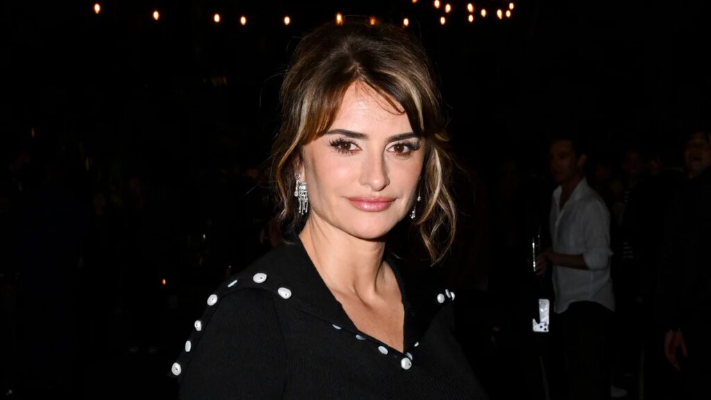 Penélope Cruz se acerca a la joven sobreviviente del terremoto de Venezuela Fabiana Blanco
