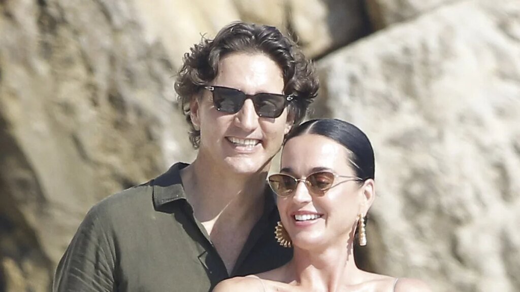 Justin Trudeau aplica protector solar en el pecho de Katy Perry durante un día en un yate en el sur de Francia